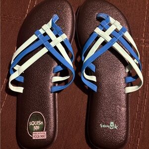 Sanuk Women's Blue Sandals yoga mat buttons new